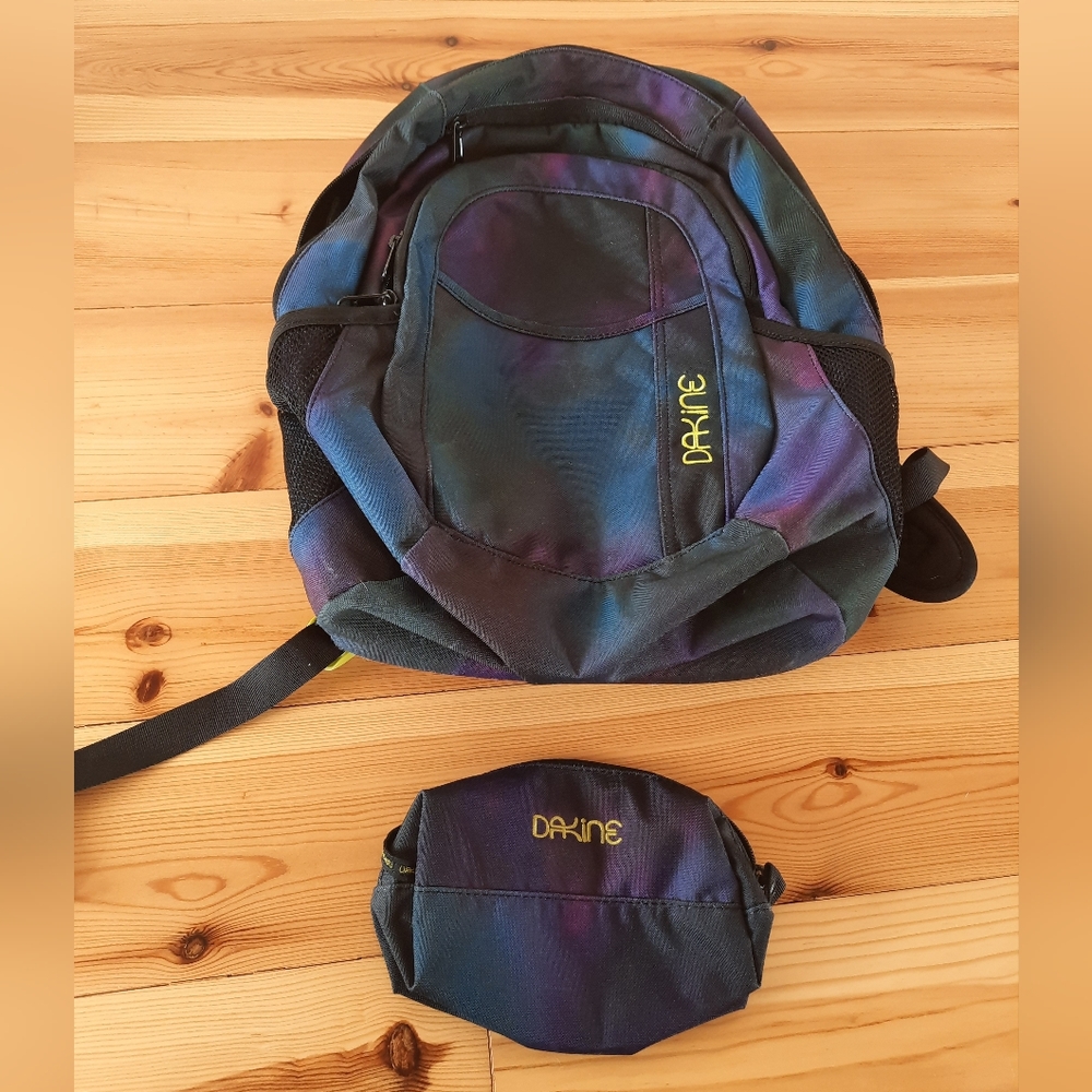 Dakine women's hiking backpack with matching (pencil?) case